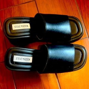 Brand new Steve Madden platform sandal size 7